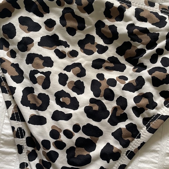 Leopard print two piece bikini - Picture 6 of 7